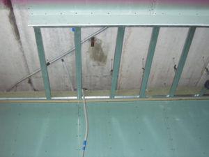 Потолок из гипсокартона своими руками в ванной и видео инструкция