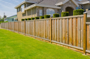 Забор из досок – создаем красивую и практичную ограду