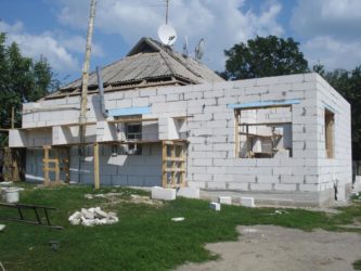 Строительство нового дома вокруг старого