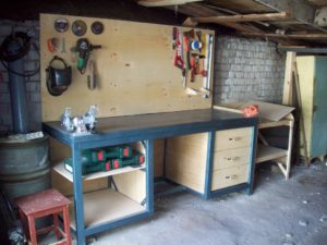 Верстак в гараж – делаем функциональную и долговечную конструкцию
